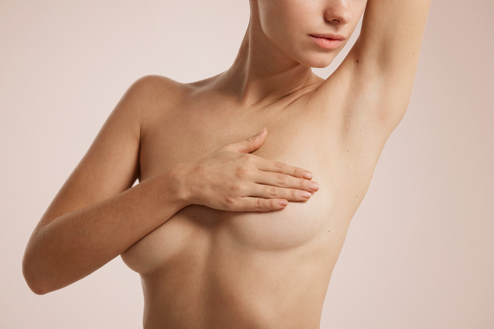 胸・乳輪周りの脱毛とは？効果やメリット、料金について解説